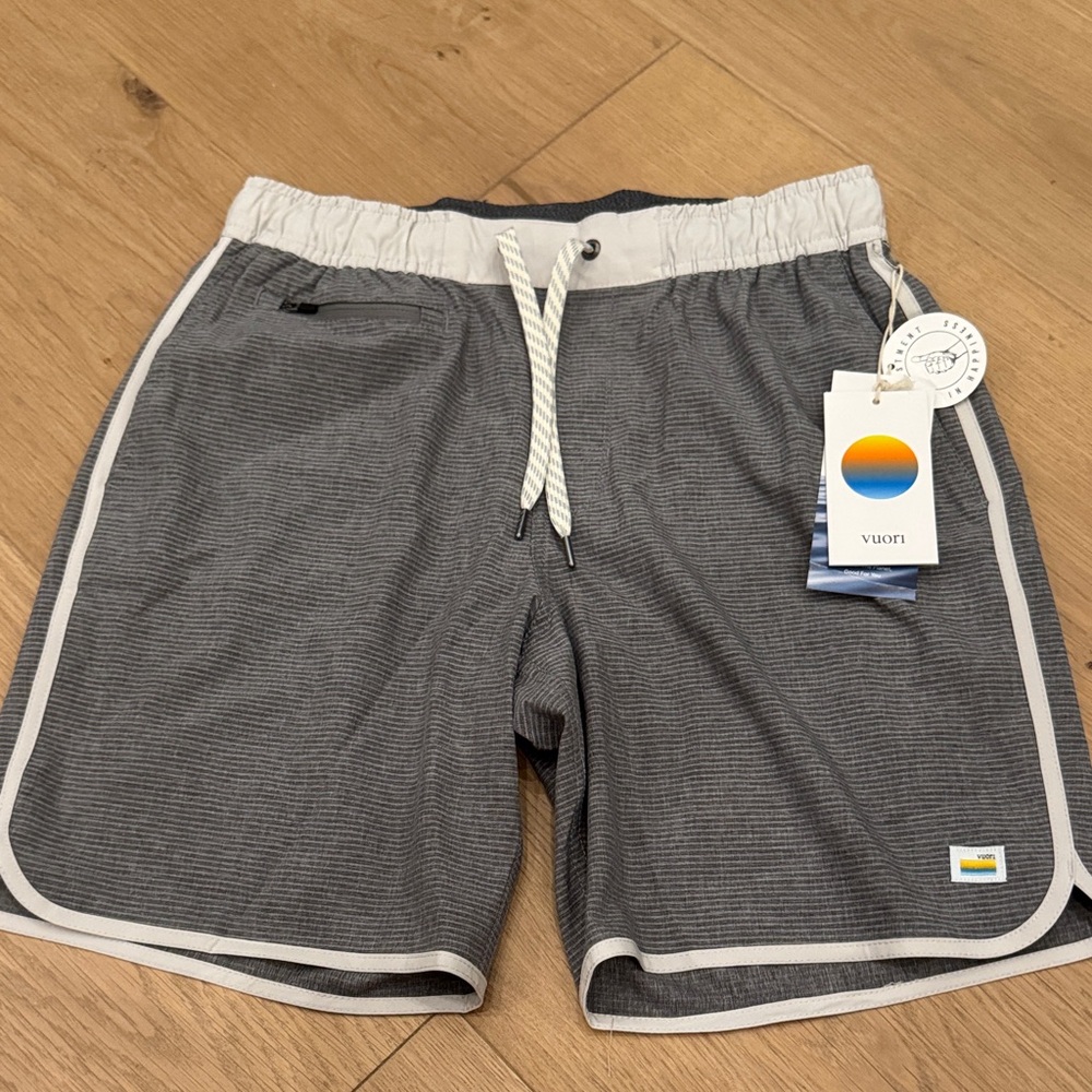 Vuori Men's Charcoal Athletic Shorts (Banks Shorts) Size: Small